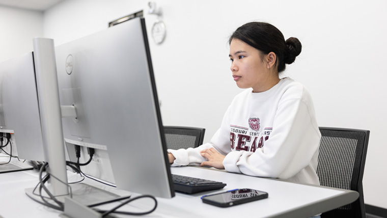 Mo State student uses computer